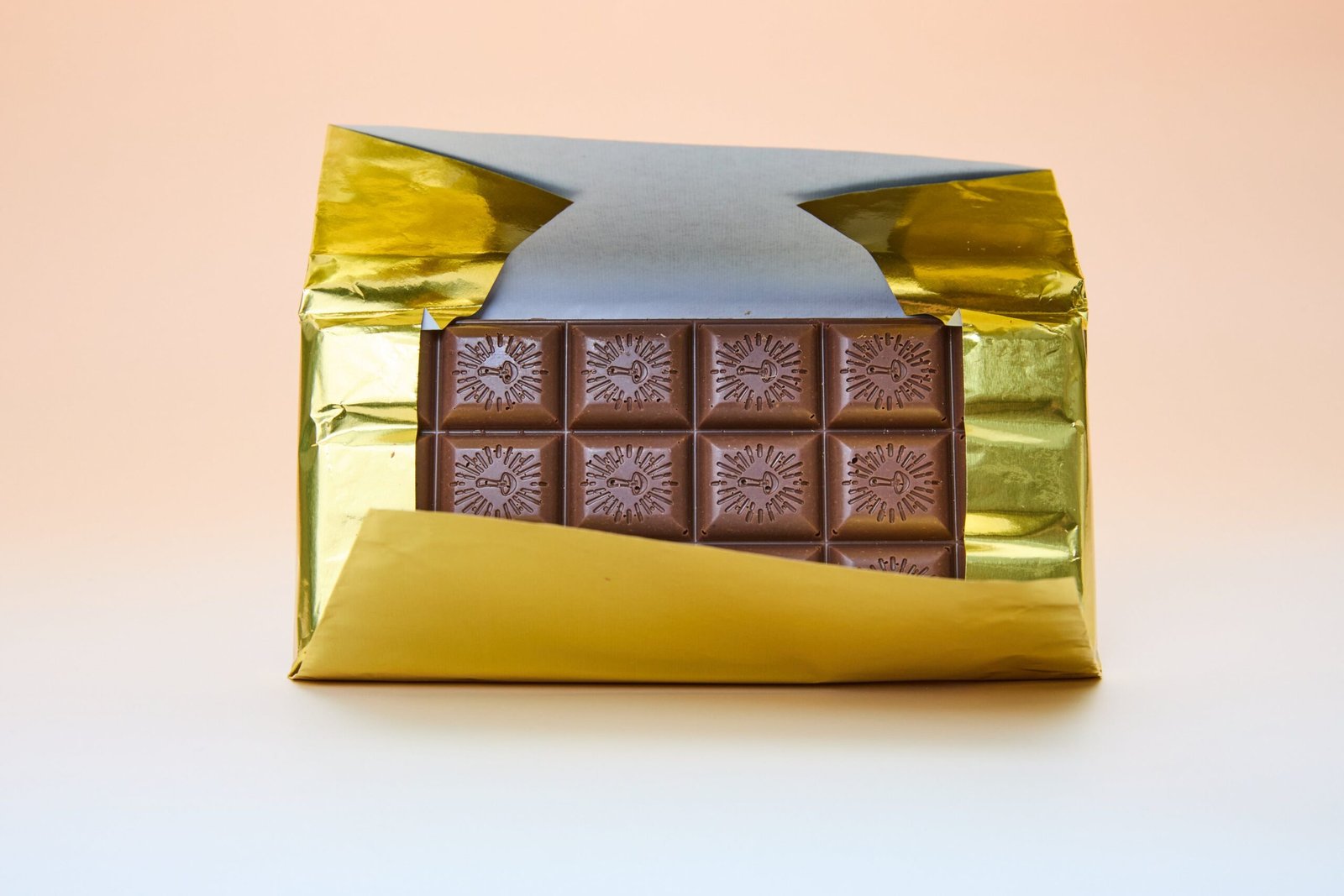 Neau Tropics ENIGMA Strain Chocolate Bar - Image 2